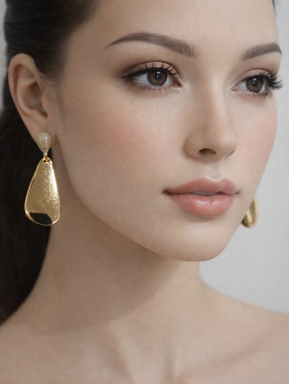 Gold Teardrop Dangle Earrings with Cream Stone – Elegant Women’s Fashion Jewelry